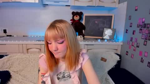 Snapshot of lina_blueeyed chatting on 02/05/25, 11:12 Lina blueeyed GMT3 1100-1700 Mon Wed Thu Sat Sun online show from 02/05/25, 11:12