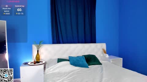 Snapshot of lina_blueeyed chatting on 10/15/25, 10:15 Lina blueeyed GMT3 1100-1700 Mon Wed Thu Sat Sun online show from 10/15/25, 10:15