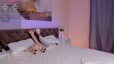 Snapshot of lina_blueeyed chatting on 11/22/25, 09:19 Lina blueeyed GMT3 1100-1700 Mon Wed Thu Sat Sun online show from 11/22/25, 09:19