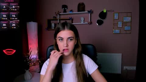 lina_fox12 online show from 11/10/25, 02:05