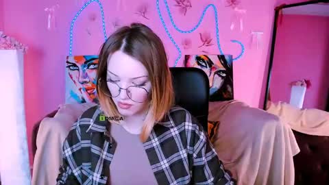 lina_fox12 online show from 05/18/26, 12:11