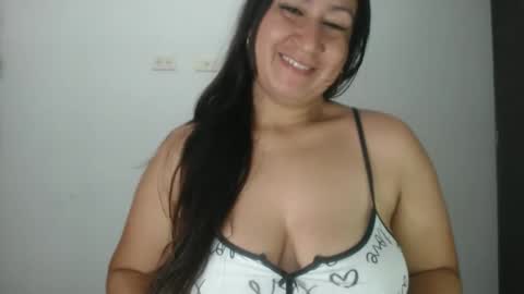 Snapshot of lina_playful chatting on 03/29/26, 10:04 iiisabella online show from 03/29/26, 10:04