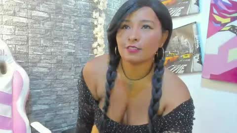 LINA SANCHEZ online show from 05/05/26, 08:06