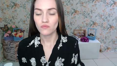 Lina online show from 02/04/25, 06:46