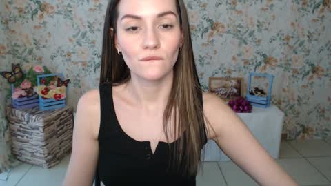 Lina online show from 02/04/25, 09:49