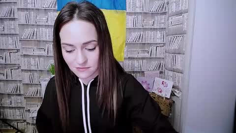 Lina online show from 09/30/25, 05:45