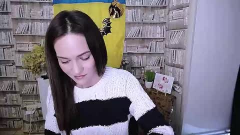 Lina online show from 10/18/25, 09:32