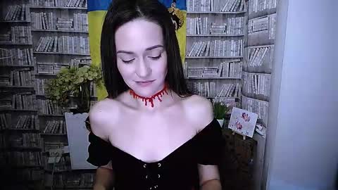 Lina online show from 10/31/25, 06:58