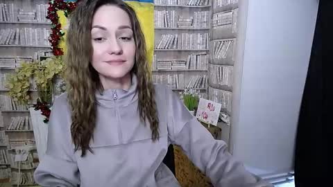 Lina online show from 12/22/25, 07:49