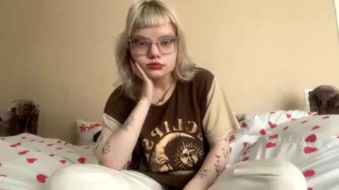 Snapshot of lina_sun1 chatting on 06/11/26, 01:53 lina_sun1 online show from 06/11/26, 01:53