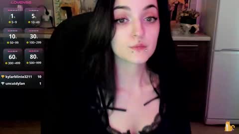 Lina 3  1715622743 online show from 02/18/25, 11:11