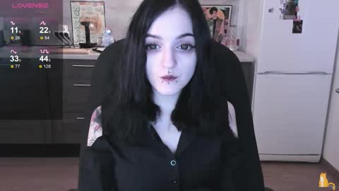 Lina 3  1715622743 online show from 11/25/25, 07:52