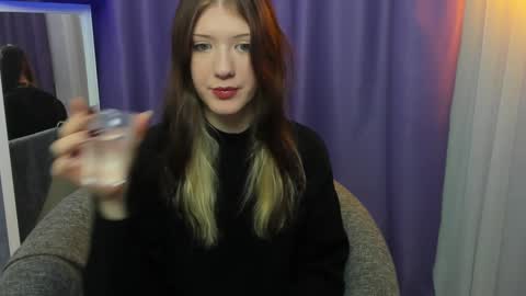 Snapshot of lina_vi chatting on 12/19/24, 08:55 Lina online show from 12/19/24, 08:55