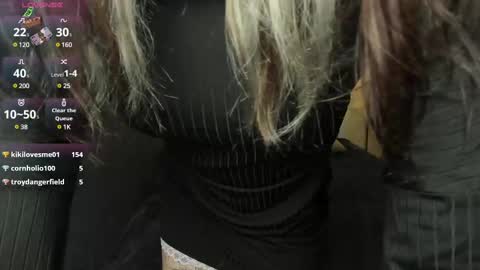 Snapshot of lina_vi chatting on 02/21/25, 12:05 Lina online show from 02/21/25, 12:05