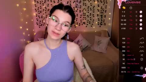 Lina online show from 11/17/25, 08:20