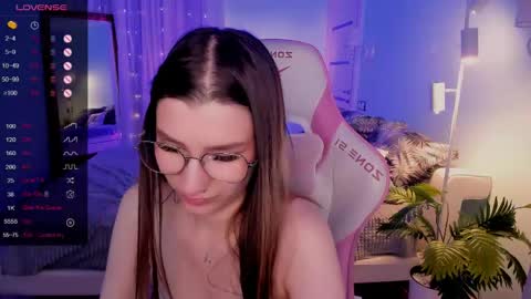 Snapshot of linablossom chatting on 04/23/26, 12:29 Lina online show from 04/23/26, 12:29