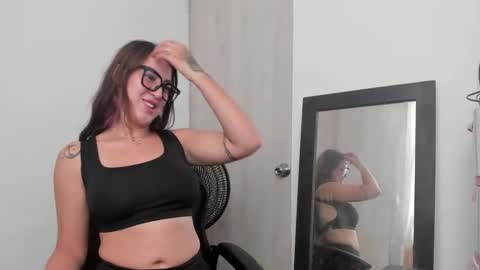 Snapshot of linacamsa chatting on 09/11/25, 06:19 Lina Camsa online show from 09/11/25, 06:19