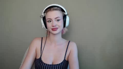 Snapshot of linacute52 chatting on 10/18/25, 08:59 linacute52 online show from 10/18/25, 08:59