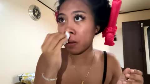 LinaDebie online show from 11/17/25, 06:41