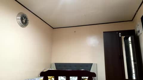 LinaDebie online show from 11/23/25, 06:24