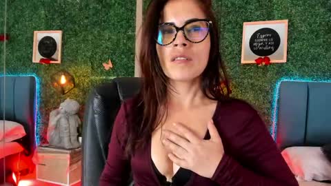 Lina  online show from 05/01/26, 12:21