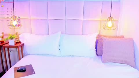 LinaGlam online show from 01/30/25, 10:41