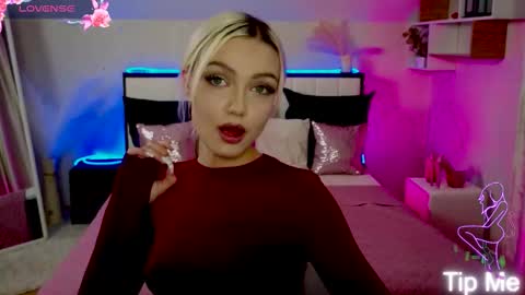 I am Lina online show from 11/22/25, 03:22