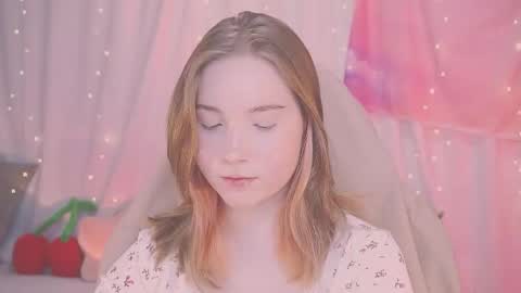 Lina online show from 12/14/25, 04:51