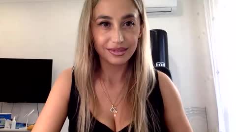 Snapshot of linavora chatting on 11/18/25, 12:20 linavora online show from 11/18/25, 12:20