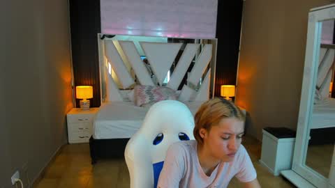  Linda  online show from 01/19/25, 01:12