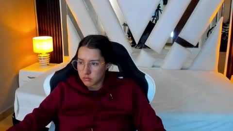  Linda  online show from 11/30/25, 01:15