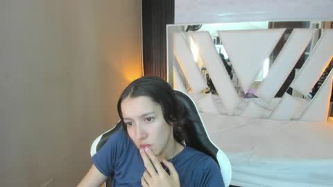 Snapshot of linda4petite chatting on 04/05/26, 01:30 Linda online show from 04/05/26, 01:30