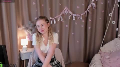 Snapshot of linda__bloom chatting on 02/16/26, 01:24 Lin online show from 02/16/26, 01:24