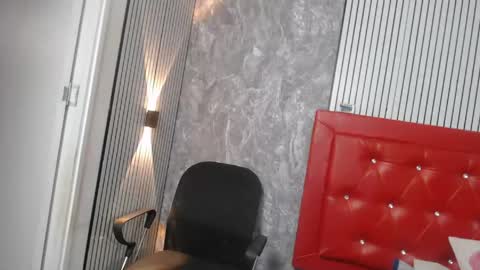 Linda online show from 04/25/26, 01:41