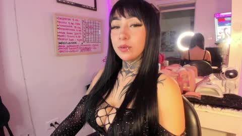 Snapshot of linda_milleer_ chatting on 04/07/26, 02:56 Lindaa maria online show from 04/07/26, 02:56