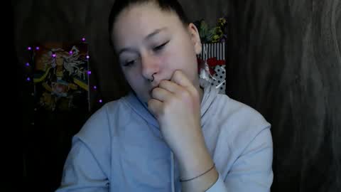 Snapshot of linda_s_ chatting on 11/11/25, 04:18 Linda online show from 11/11/25, 04:18