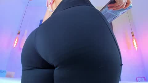 Snapshot of linda_saenz1 chatting on 04/20/26, 11:35 Linda Saenz online show from 04/20/26, 11:35