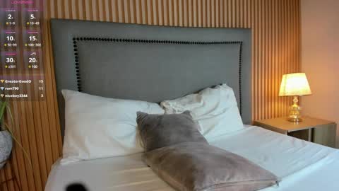 Snapshot of lindaa_natashaa chatting on 01/07/25, 08:24 L I N D A online show from 01/07/25, 08:24