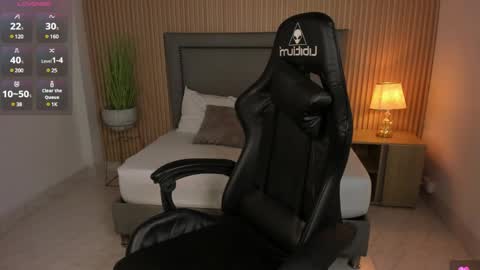 Snapshot of lindaa_natashaa chatting on 01/22/25, 02:26 L I N D A online show from 01/22/25, 02:26