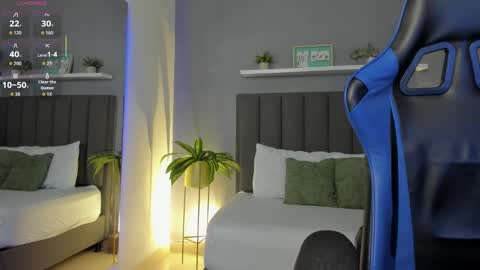 Snapshot of lindaa_natashaa chatting on 11/28/25, 02:25 L I N D A online show from 11/28/25, 02:25