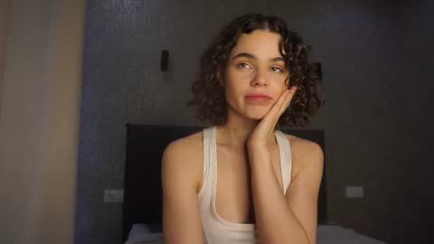 Linda online show from 06/19/26, 01:37