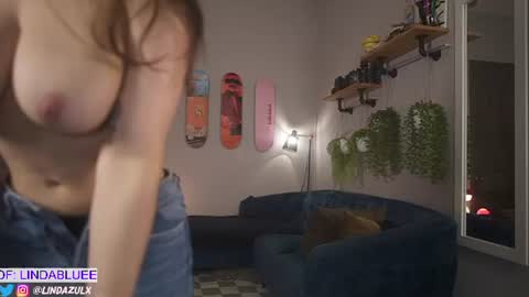 Snapshot of lindabluee chatting on 07/23/26, 04:05 Nia online show from 07/23/26, 04:05