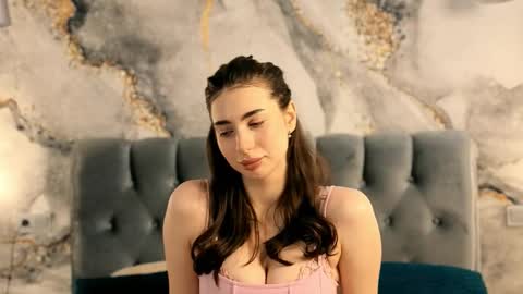 lili online show from 10/22/25, 06:18