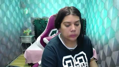 Snapshot of lindabreexlove chatting on 01/05/25, 03:00 online show from 01/05/25, 03:00