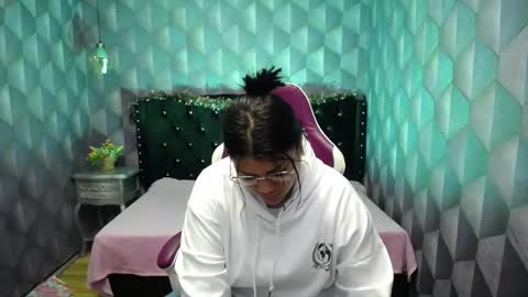 Snapshot of lindabreexlove chatting on 01/06/25, 04:26 online show from 01/06/25, 04:26