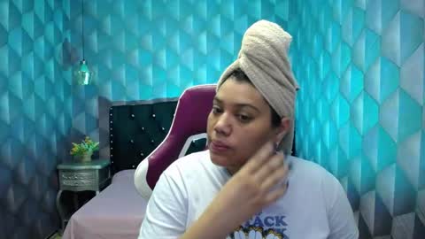 Snapshot of lindabreexlove chatting on 01/09/25, 03:04 online show from 01/09/25, 03:04