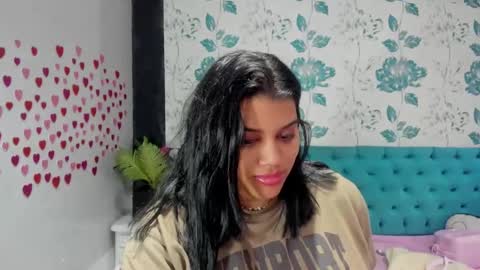 Snapshot of lindabreexlove chatting on 02/06/25, 06:35 online show from 02/06/25, 06:35