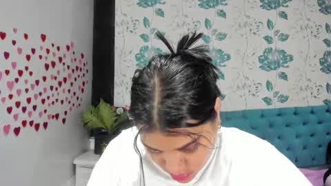 Snapshot of lindabreexlove chatting on 02/16/25, 08:11 online show from 02/16/25, 08:11