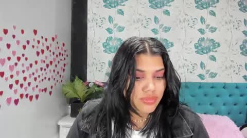 Snapshot of lindabreexlove chatting on 02/18/25, 05:53 online show from 02/18/25, 05:53