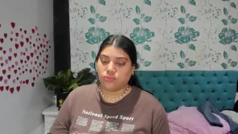 Snapshot of lindabreexlove chatting on 02/25/25, 05:47 online show from 02/25/25, 05:47